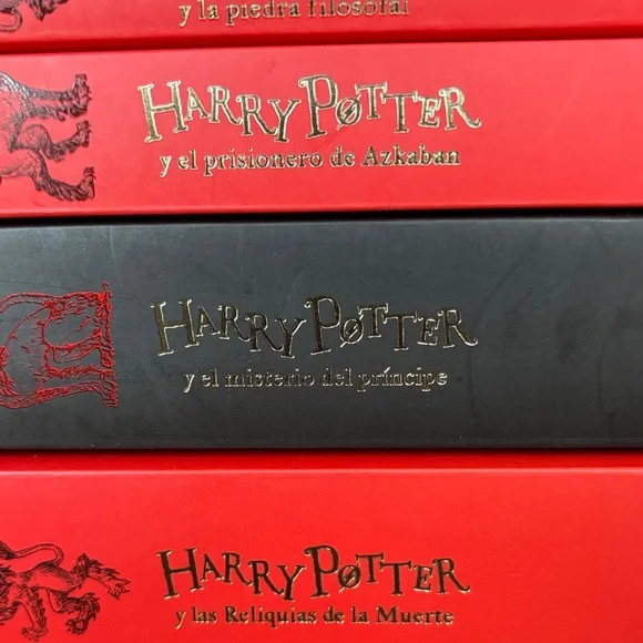 Red and Black Notebook Set. - Harry Potter set - in Spanish - Picture 3 of 8